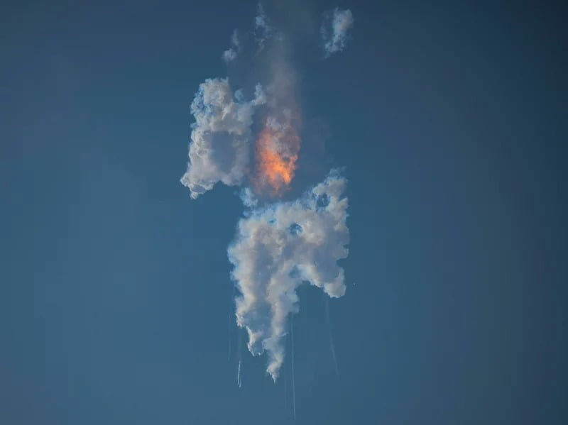 SpaceX’s Gigantic Rocket Starship Bursts Into Flames 4 Minutes After Liftoff   