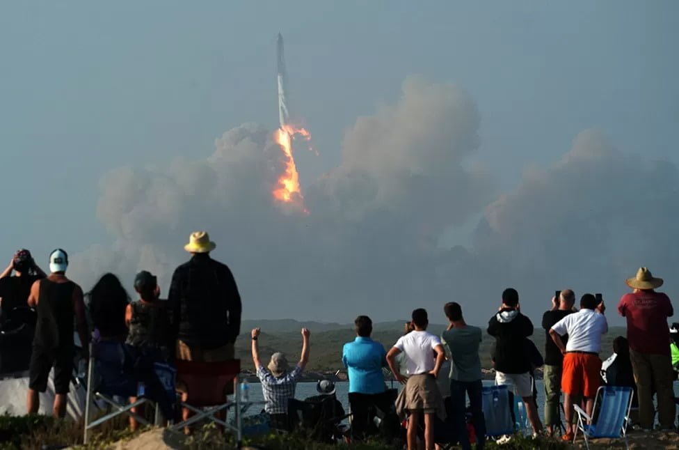 SpaceX’s Gigantic Rocket Starship Bursts Into Flames 4 Minutes After Liftoff   