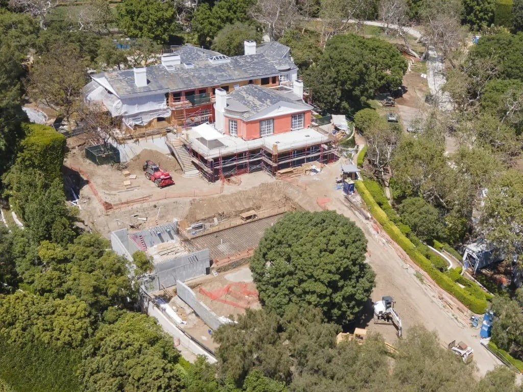 Jeff Bezos Building A $175M Beverly Hills Mega-Mansion For Fiancée Lauren Sanchez