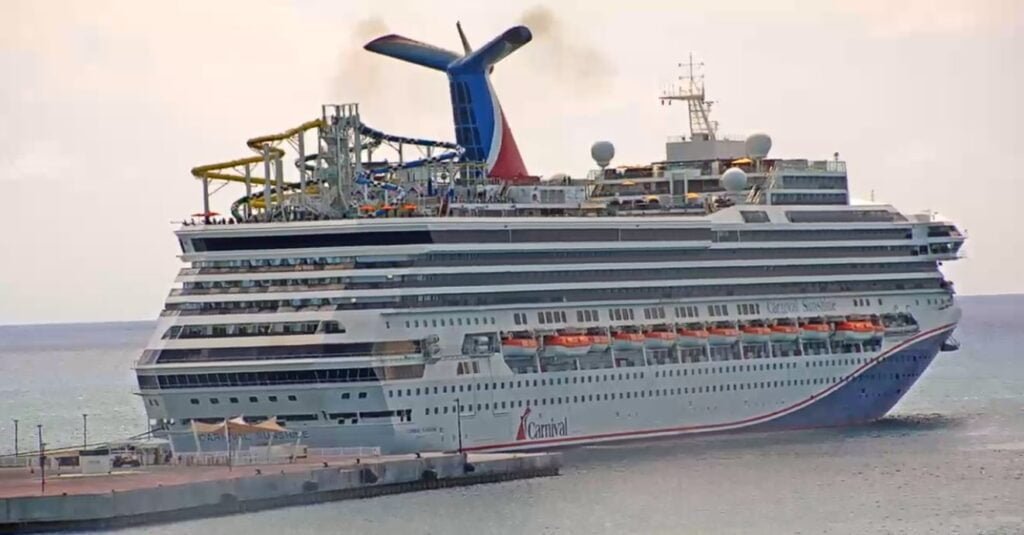 Passengers Terrified As Large Waves Pounded The Carnival Sunshine Cruise Ship