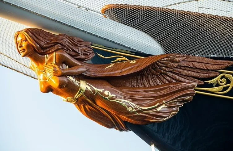 The Winged Goddess On Jeff Bezos’ 416 Footer Bears A Striking Likeness To GF Lauren Sanchez The Winged Goddess On Jeff Bezos’ 416 Footer Bears A Striking Likeness To GF Lauren Sanchez